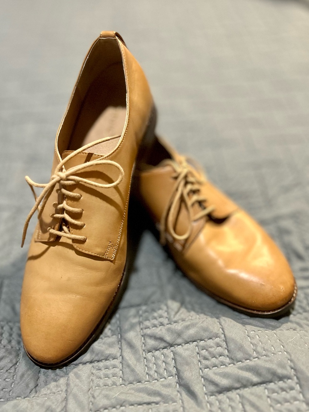 Vionic Women's Tan Lace-Up Flats